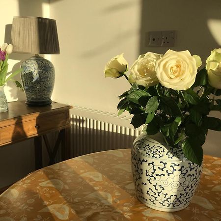 אינברנס City Central Quiet Garden Apartment With Free Parking מראה חיצוני תמונה