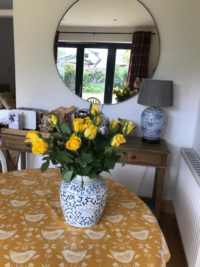 אינברנס City Central Quiet Garden Apartment With Free Parking מראה חיצוני תמונה